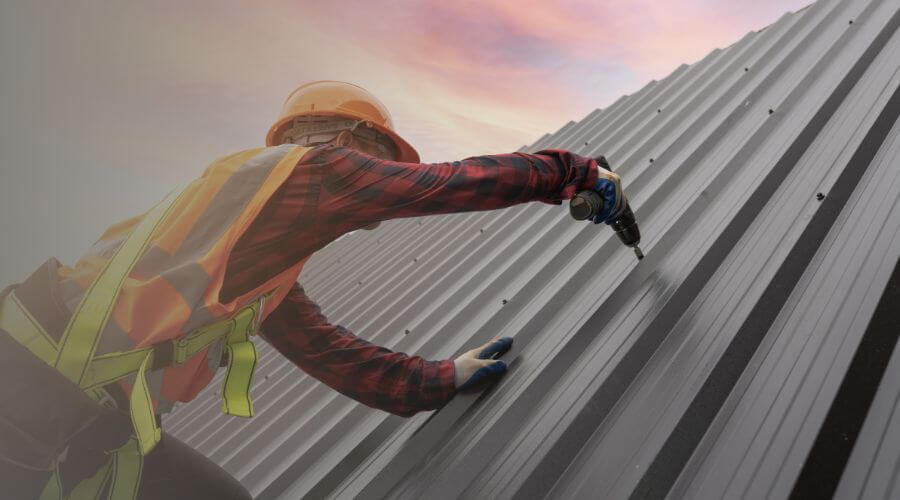 Professional gutter cleaning in Kincaid, KS